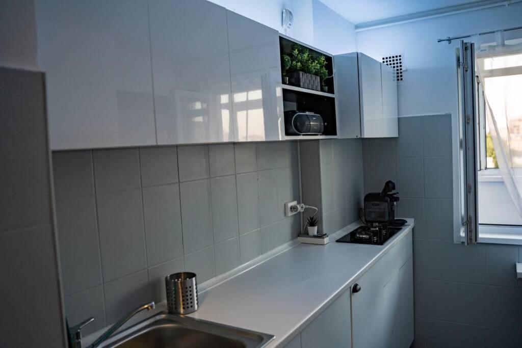Modern 1 Bedroom Apartment In Bucharest Center! Eksteriør bilde